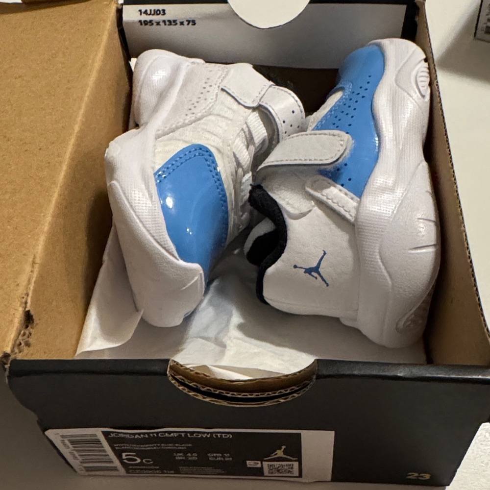 Jordan Kids' Sneakers in UNC White and Blue T1